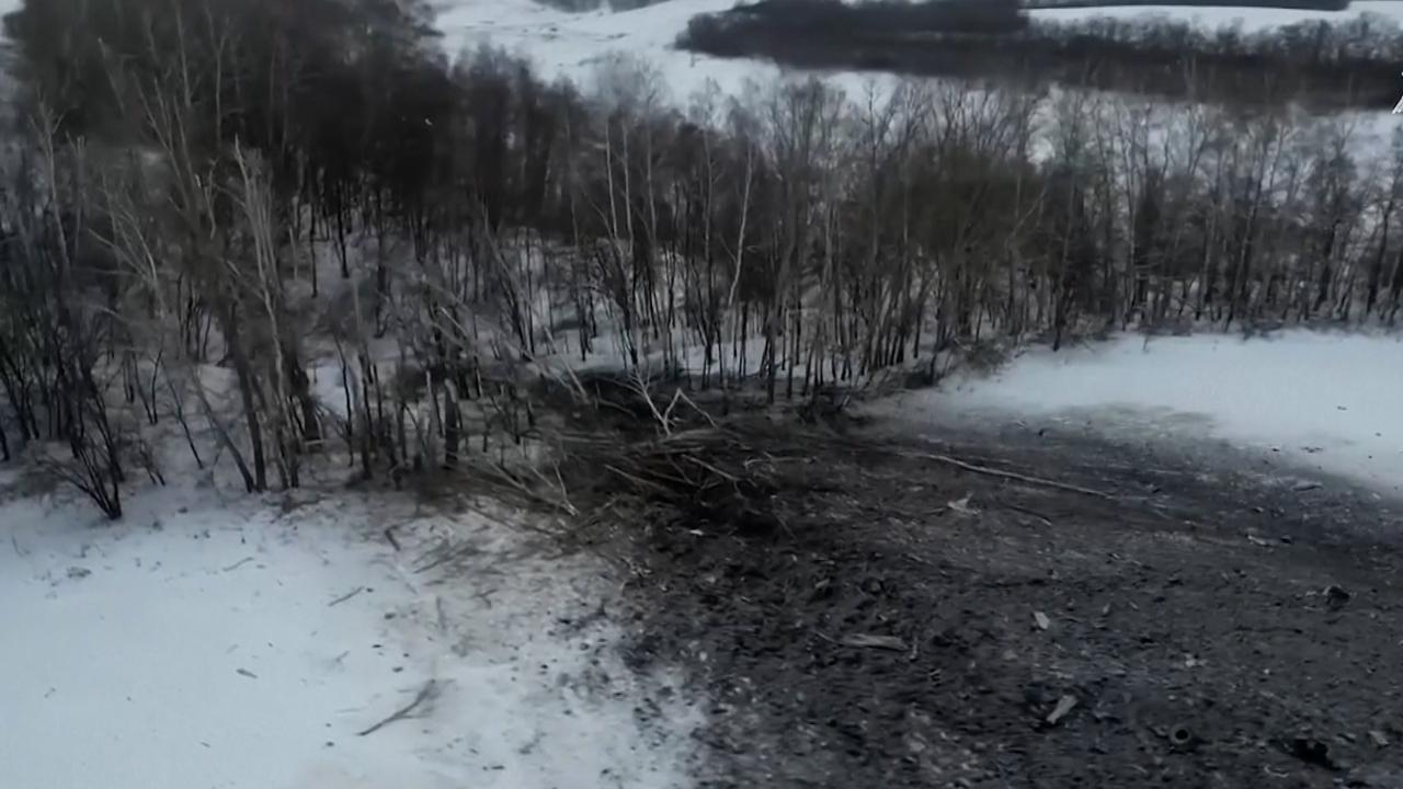 Beeld uit video: Rusland toont eerste beelden van vermeende locatie vliegtuigcrash