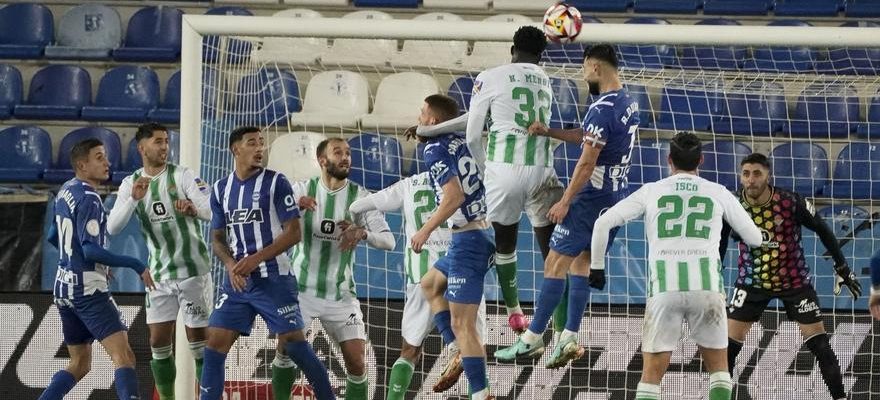 Benavidez place Alaves en huitiemes de finale de la Coupe