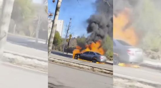 Incendie de voiture spectaculaire dans le quartier du Parque Venecia