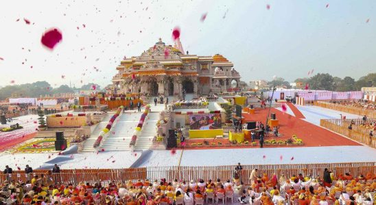 LInde ouvre les portes du temple controverse dedie a Ram