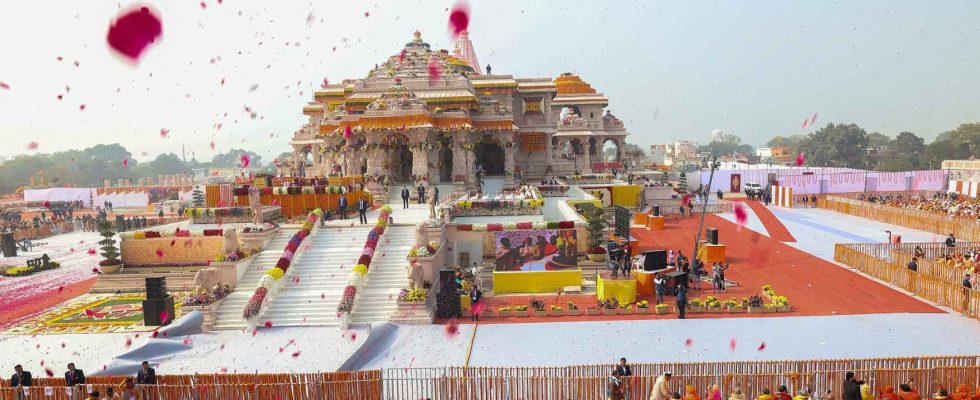 LInde ouvre les portes du temple controverse dedie a Ram