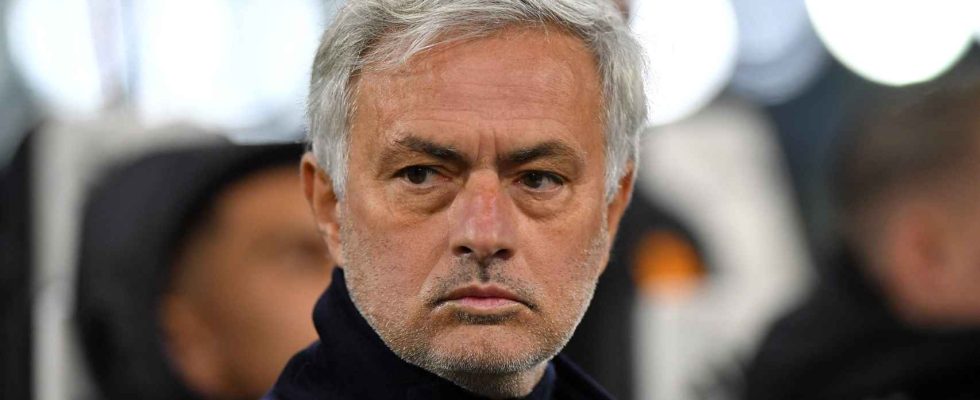 La Roma licencie Jose Mourinho et son equipe dentraineurs en