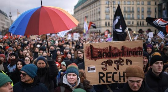 La chanceliere allemande participe a une marche massive contre lextreme