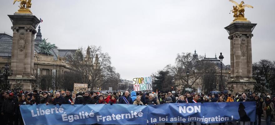 La dure loi sur limmigration reactive la gauche francaise