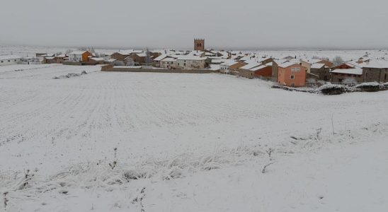 La neige a Pozondon laisse cette belle photo hivernale
