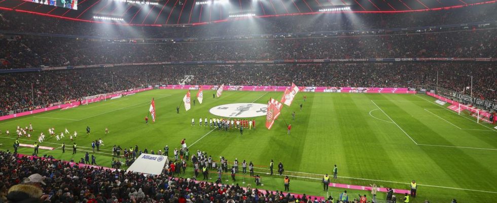 Le Bayern Munich rend hommage au defunt Beckenbauer avec sa