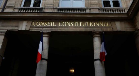 Le Conseil constitutionnel francais annule plusieurs points cles de la
