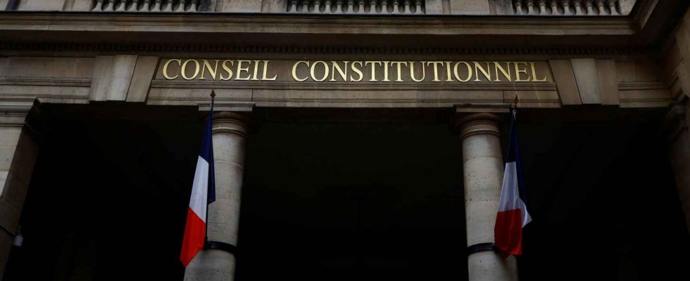 Le Conseil constitutionnel francais annule plusieurs points cles de la