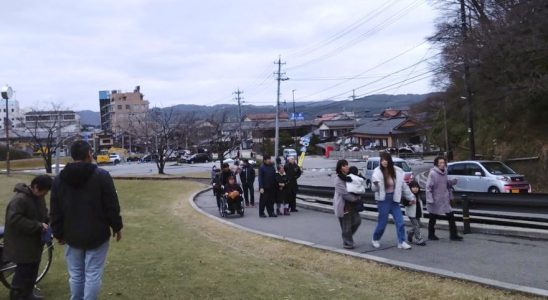 Le Japon active lalerte au tsunami sur sa cote ouest
