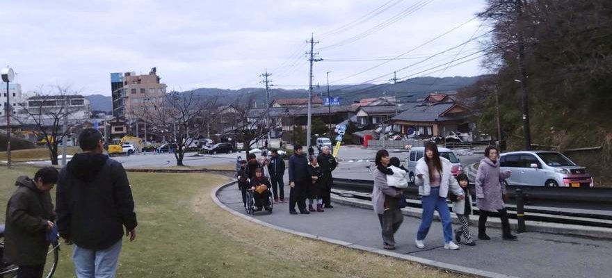 Le Japon active lalerte au tsunami sur sa cote ouest