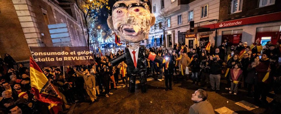 Le PP condamne la pinata et accuse le PSOE de