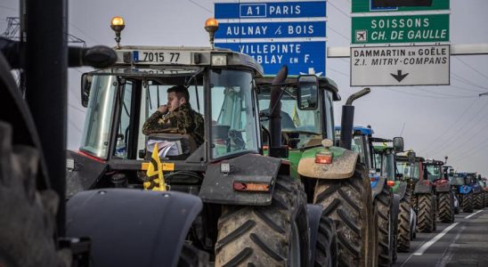 Les agriculteurs francais annoncent un blocage des acces a Paris