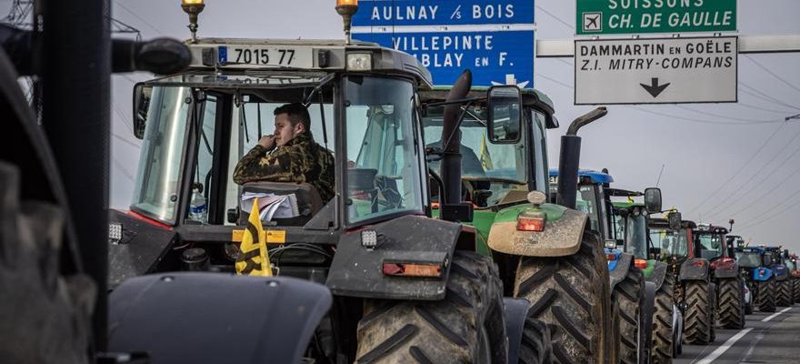 Les agriculteurs francais annoncent un blocage des acces a Paris