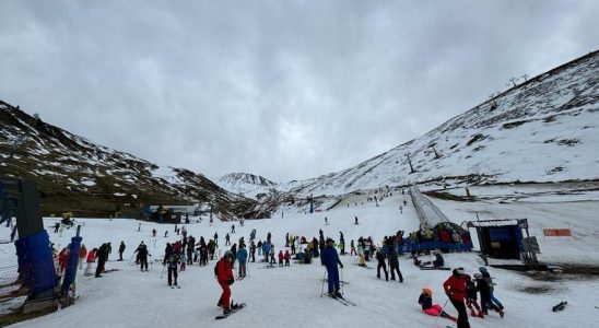 Les stations de ski attendent avec espoir la neige des