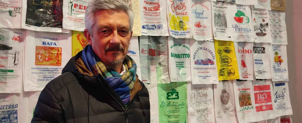 Martin Sobrados leconomiste de 62 ans qui collectionne les sacs