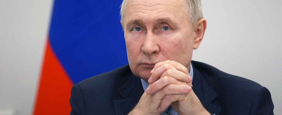 Poutine declare ses biens devant la Commission electorale