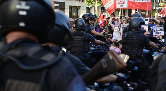 Tension dans les mobilisations devant le Congres argentin ou est