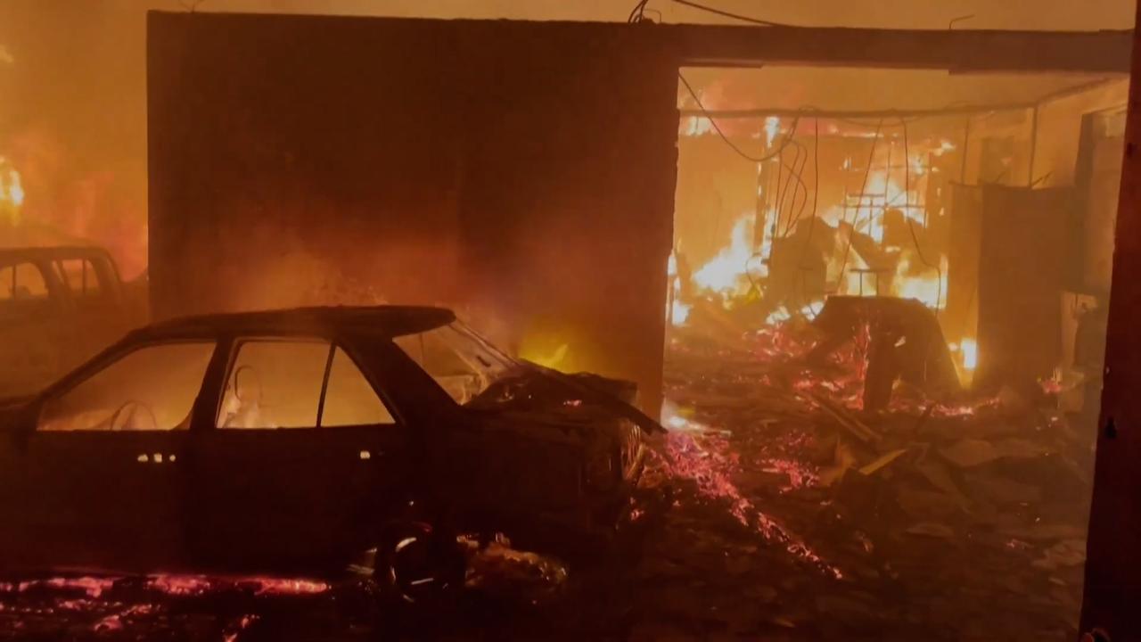 Beeld uit video: Huizen in Chili gaan in vlammen op door grote bosbranden