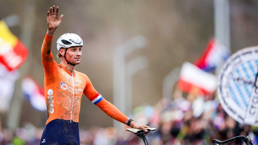 1707073510 610 Van der Poel remporte le sixieme titre mondial de cyclo cross