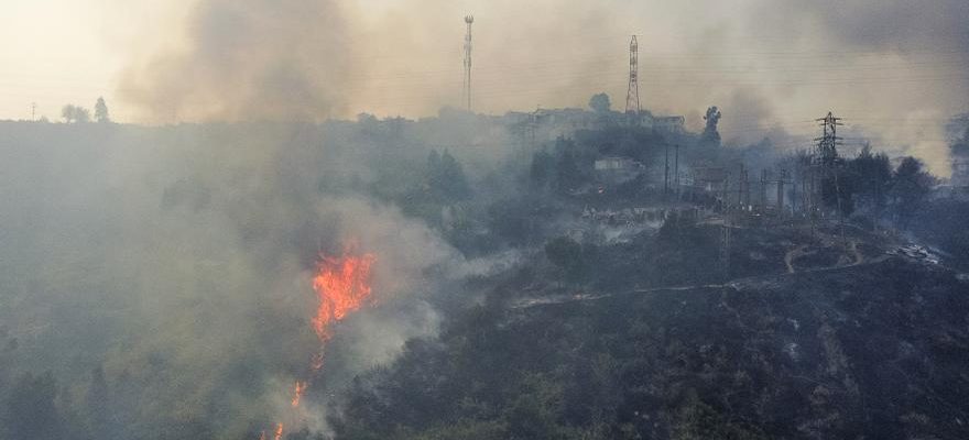 Des drones montrent les destructions causees par un incendie dans