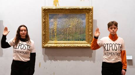 Des militants pour le climat attaquent la peinture de Monet