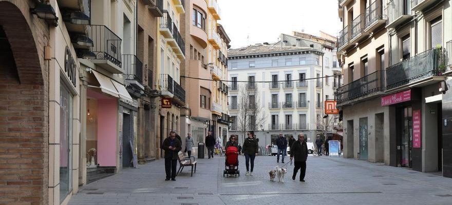 Deux maisons de la vieille ville de Huesca evacuees en