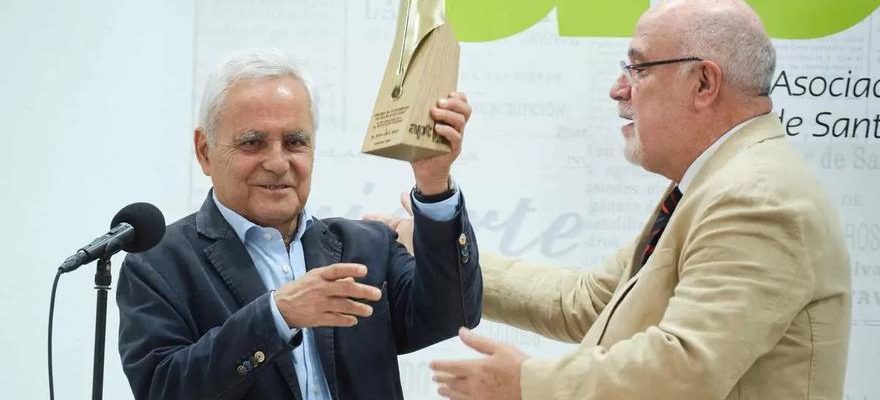 Juan Cruz recoit le prix de lAssociation des Journalistes de