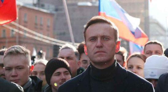La famille de Navalny visite la morgue et son porte parole
