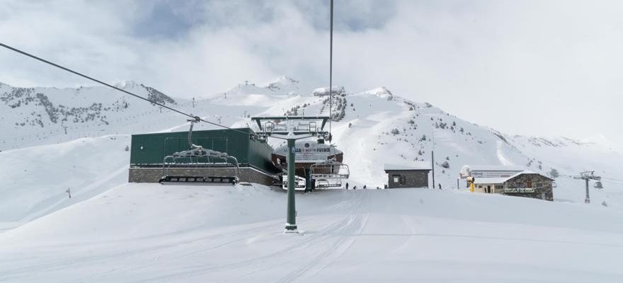 La neige recouvre les stations de ski dAramon qui prevoit