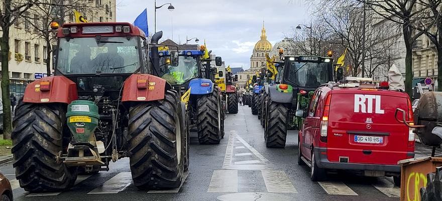 La rage des campagnes eclabousse Macron dans une halle agricole