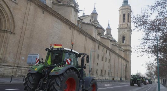 Le gouvernement espagnol coupe le passage des tracteurs vers les