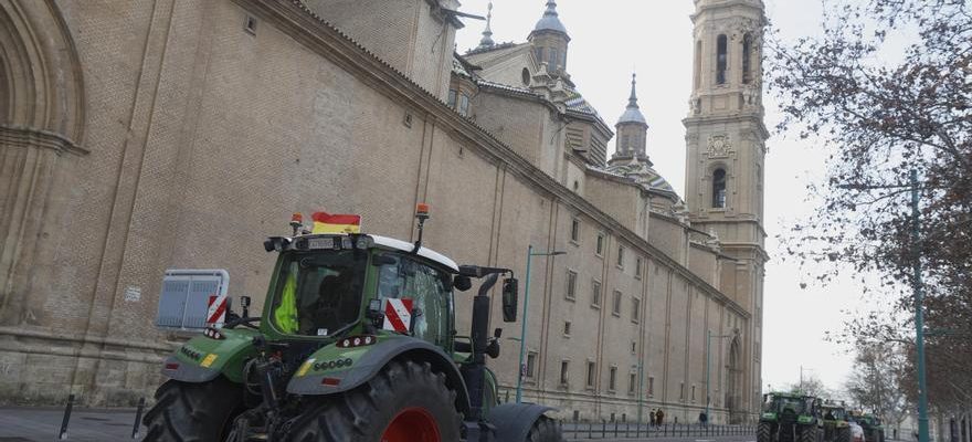 Le gouvernement espagnol coupe le passage des tracteurs vers les