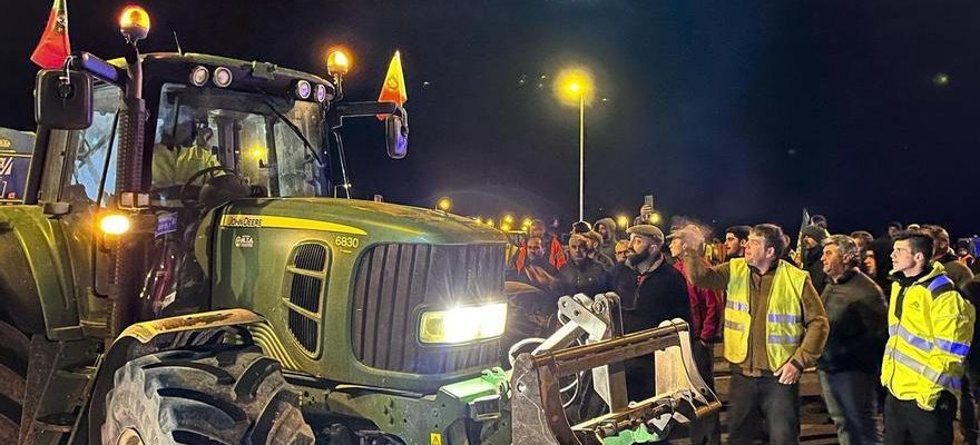 Les agriculteurs portugais menacent de couper la frontiere avec lEspagne