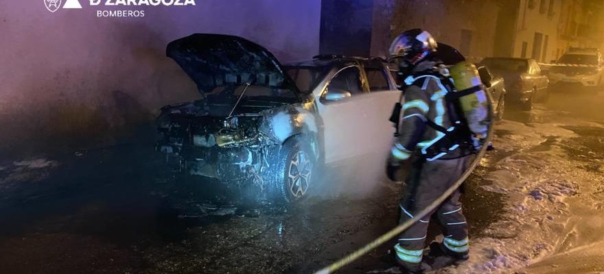 Plusieurs vehicules incendies a laube a Caspe