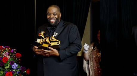 Un rappeur arrete apres avoir remporte trois Grammy Awards VIDEO