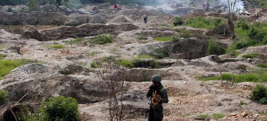 Une mine seffondre au Venezuela tuant au moins 15 personnes