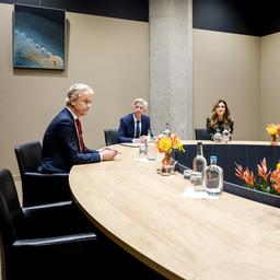 Wilders Yesilgoz et Van der Plas continuent de discuter avec