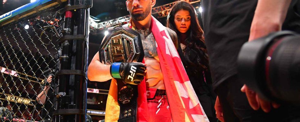 elimine Volkanovski et devient le premier champion espagnol de lUFC