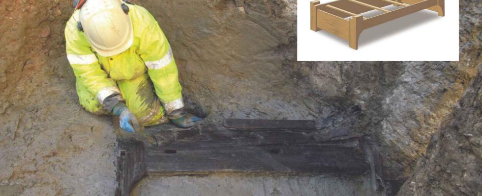 un lit funeraire en bois dans le centre de Londres