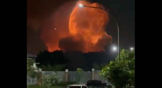 Incendie dans un entrepot de munitions militaires en Indonesie