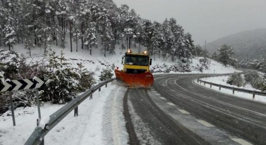 La neige oblige a fermer plusieurs routes et a conduire