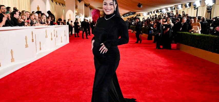 Lactrice Vanessa Hudgens annonce sa grossesse sur le tapis rouge