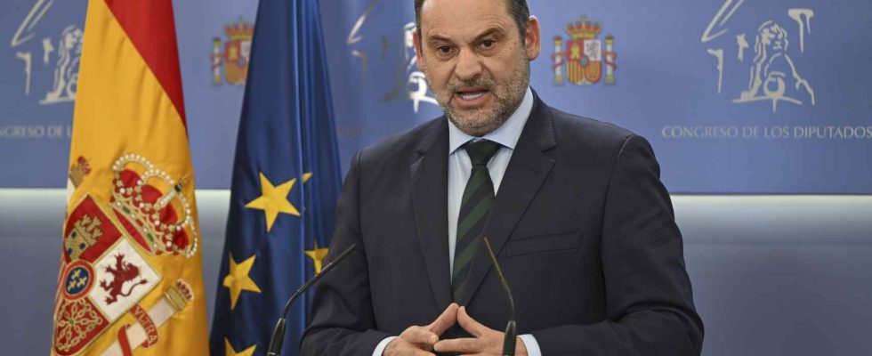 Lancien ministre denonce son successeur au PSOE pour avoir revele