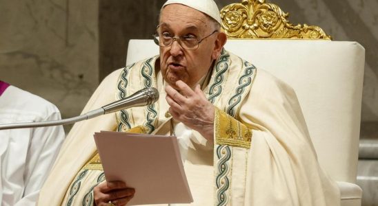 Le Pape reapparait a la Veillee pascale en se souvenant