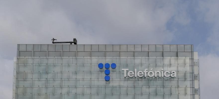 Le gouvernement finalisera lachat de 10 de Telefonica