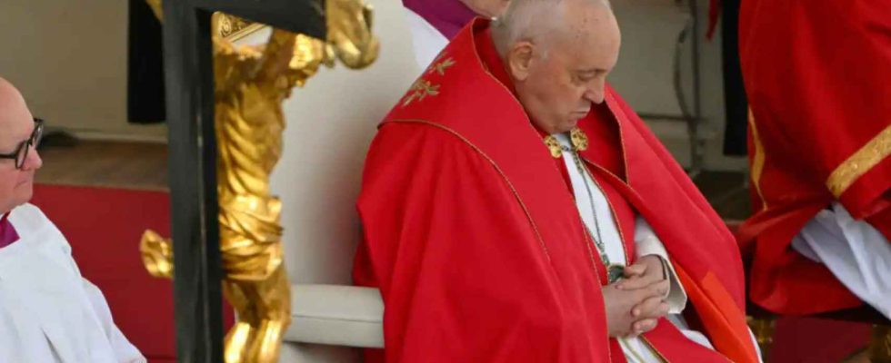 Le pape Francois visiblement fatigue saute lhomelie du dimanche des