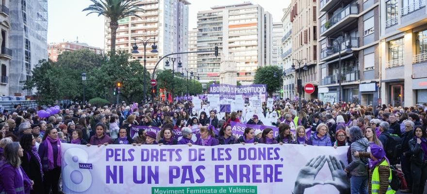 Les rues sont teintes en violet ce 8 mars