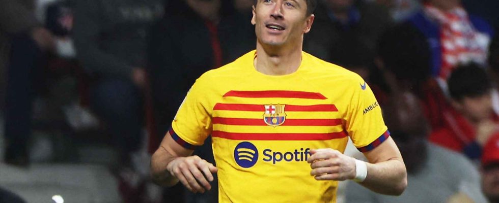 Lewandowski sillustre contre lAtletico et maintient Barcelone dans la lutte