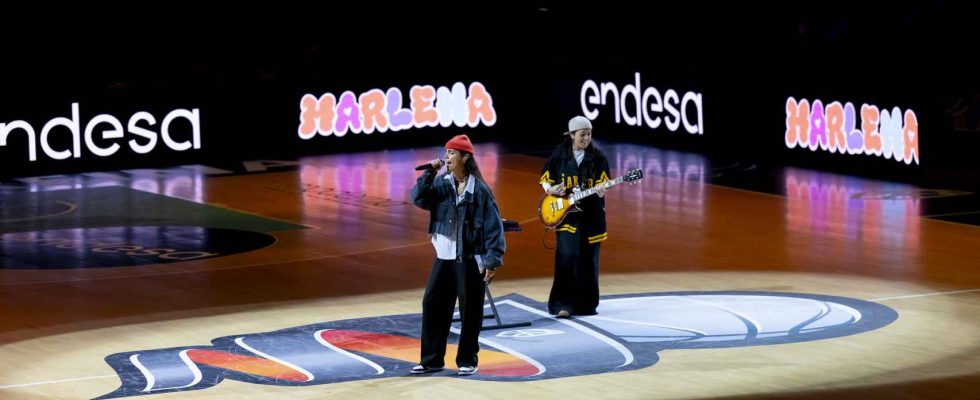 Lhymne de Marlena met la touche finale a la Basketball