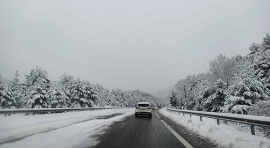 Nous avons evite les voitures arretees sur lautoroute